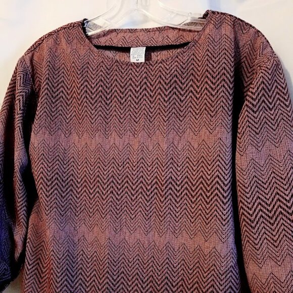 Nwt Round neck Chevron Pullover Blouse M Burgundy Pink 3/4 sleeve Button cuffs - Picture 4 of 9